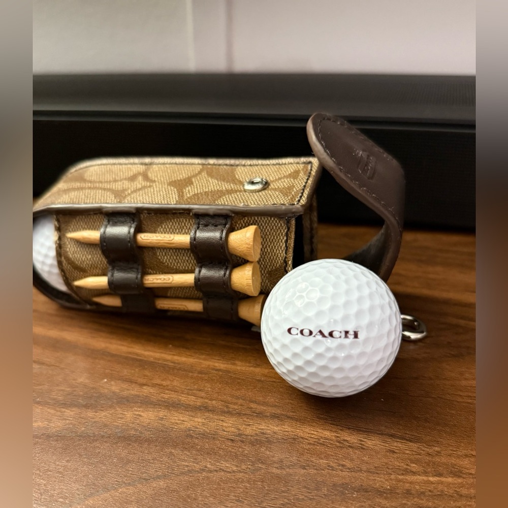 Coach Golf Kit (Case, 3 branded golf balls, 3 tees and silver divot tool)